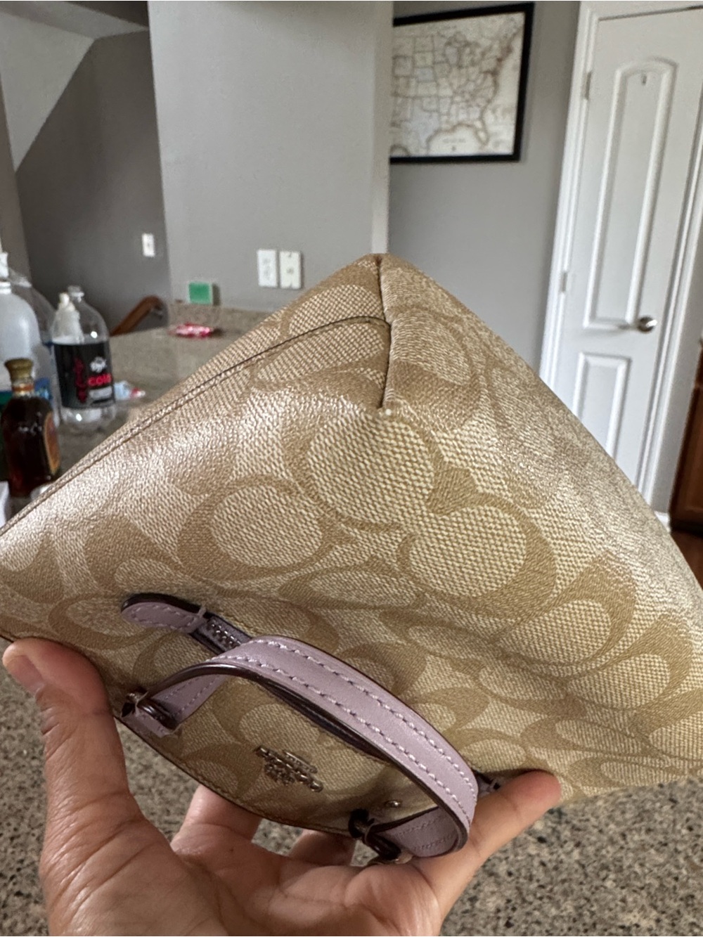 ❤️Very cute ❤️Coach Tan Signature Canvas Crossbody Satchel with Lilac Trim - Picture 10 of 17
